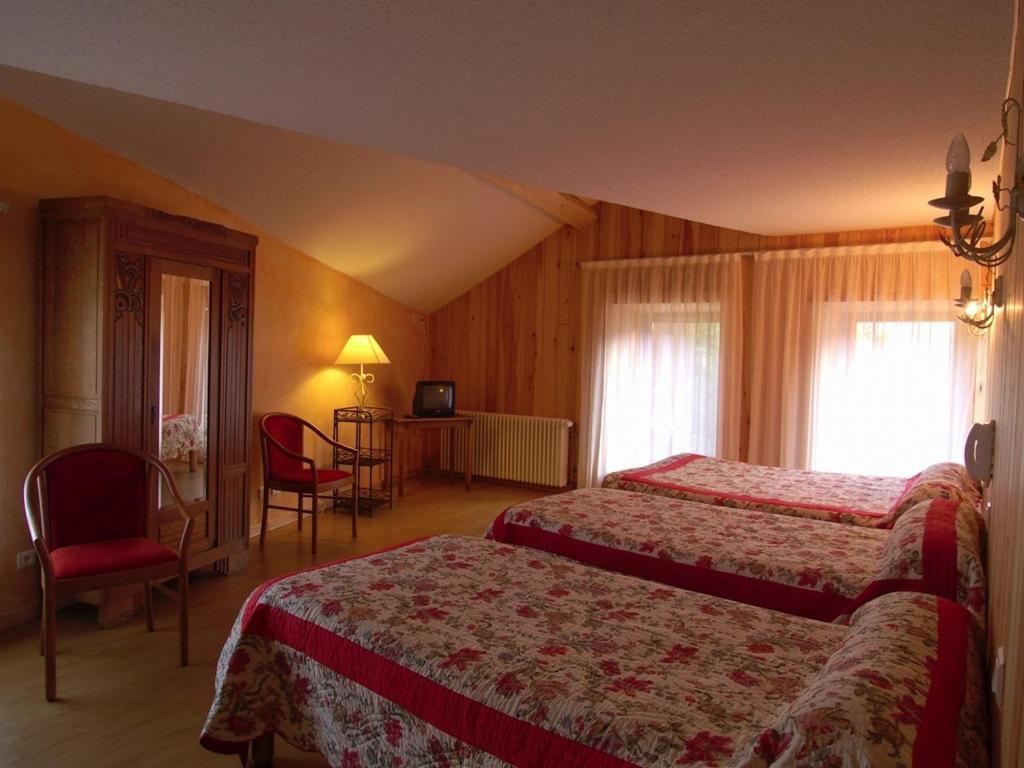 Hotel Picheyre Formigueres Bagian luar foto